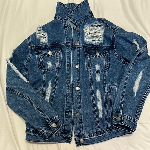 3/$50 Extremely distressed denim jacket size large - Picture 1 of 3